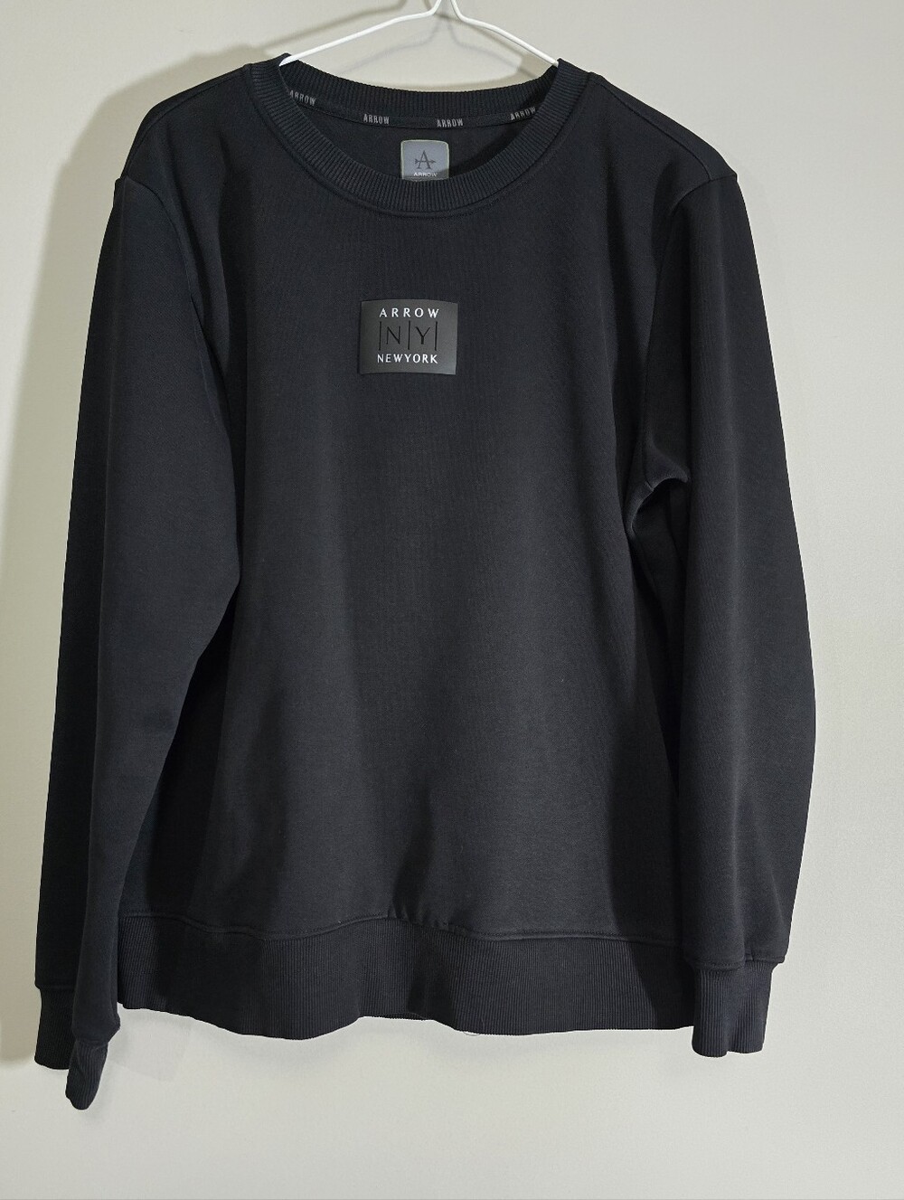 Arrow New York Black Crewneck Sweater Size M